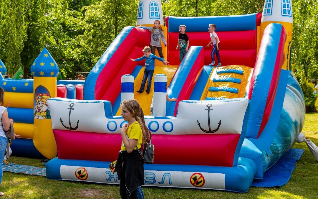 Inflatable Hire: Top Reasons for Hiring Inflatables for Your Party